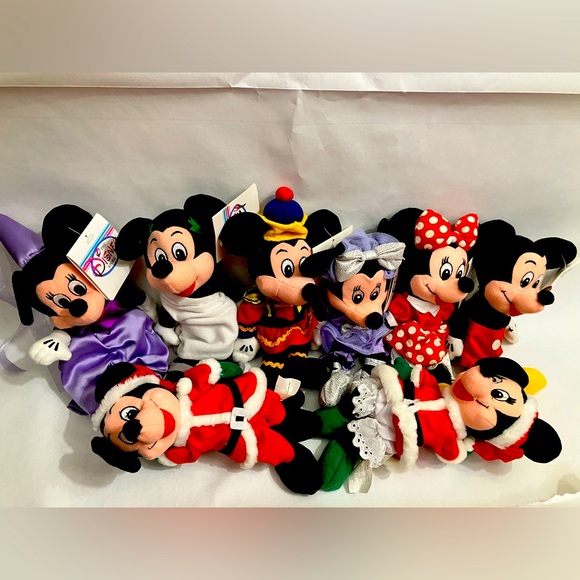 Mickey & Minnie Mouse Bean Bag Characters Lot of 8 from The Disney Store - NWT - Picture 1 of 13